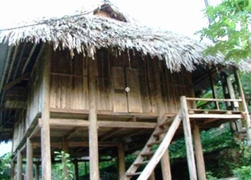 Уникальный дом на сваях представителей группы Мыонгби народности Мыонг - ảnh 1